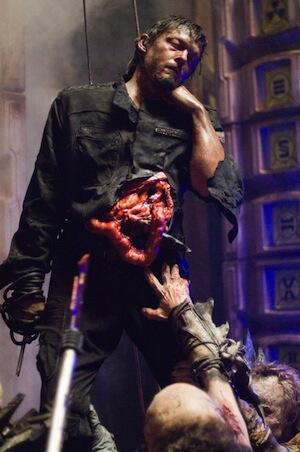 CarlTWDGrimes's tweet photo. HOLY CRAP DARYL DIES http://t.co/Ztnep8f1e6