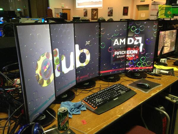 Battlefield's tweet photo. Elmy recently showed off his 1920 x 5400, five-screen, Battlejuice beauty at PDXLAN!
#SetupSaturdaySunday
| http://t.co/yPgpYAO11L