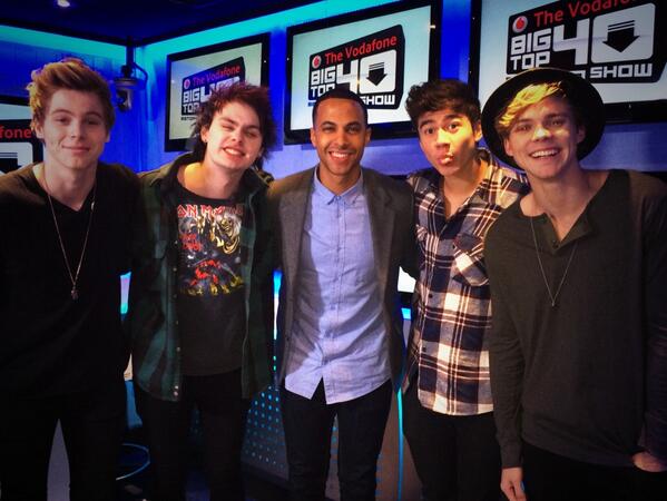 MarvinHumes's tweet photo. Top lads! @5SOS #5SOSonBT40 best of luck on the chart fellas @BigTop40 from Blaze!!!!!!! http://t.co/lKC9kN5RYV