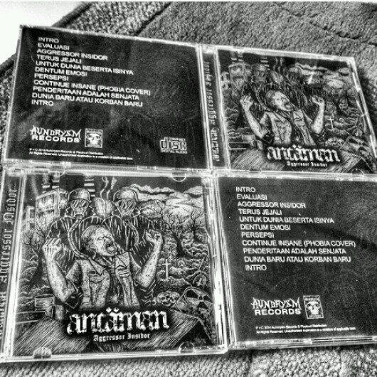 CD sdh bisa dipesan melalui band atau melalui <a href="/PLAYLOUD_merch/">Playloud</a> . Mari budayakan "membeli CD" jgn cuma bisa download :D