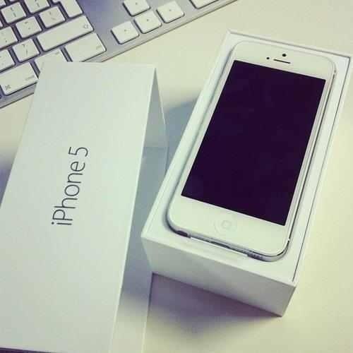 Sorteoiphones's tweet image. En 10 minutos se rifara un iPhone 5 debes dar RT al tuit y seguir a @Ferlatino ¡Participa y Gana!