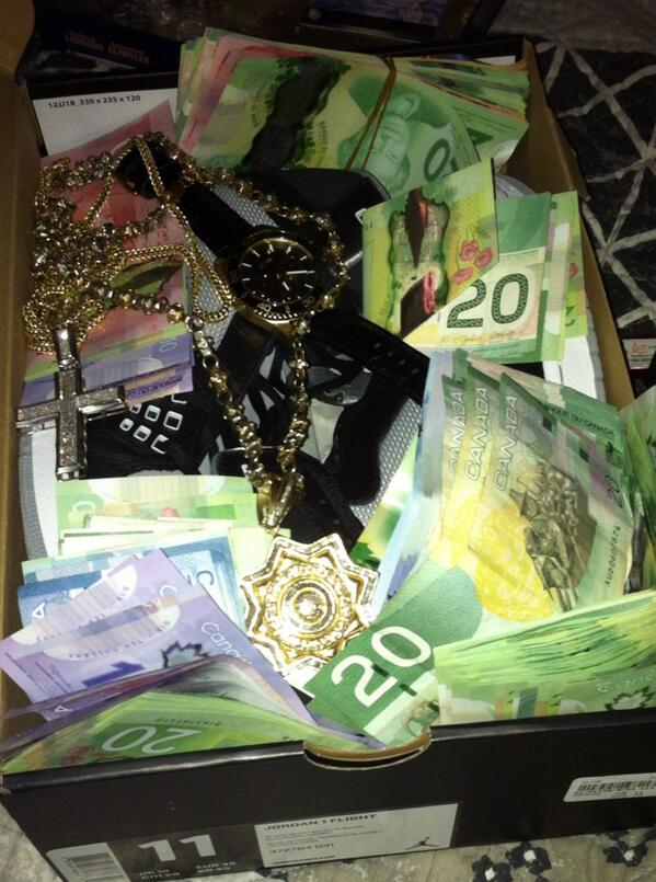 turkofficial247's tweet photo. Just Another average day at the office. #shoeboxshit #grindseason http://t.co/viJtiANiYn