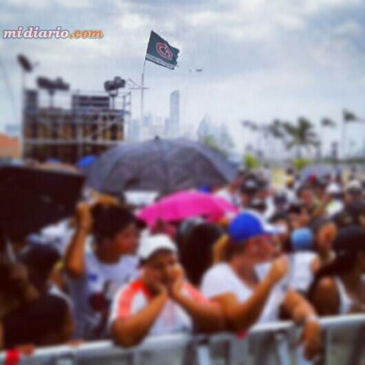 JuventudPRD810's tweet photo. Mienten desde Ya... "@MiDiarioPanama: Dijeron que en evento por la paz no habría banderas políticas.... ¡Dijeron! http://t.co/HYBEnx01H2"