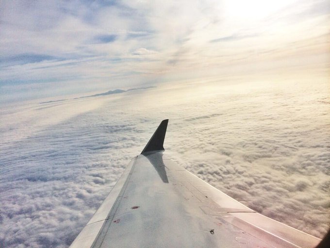 Airplane stuff / L8r, Cali; Hey, PNW http://t.co/e2afjYkY3a