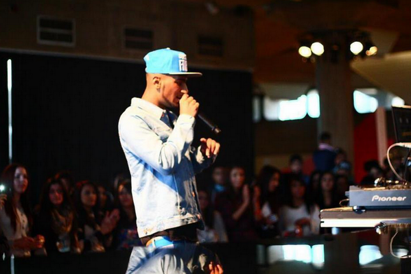 SparkamanFans's tweet photo. burban mela performance #OhMy http://t.co/udIDy5NgyY