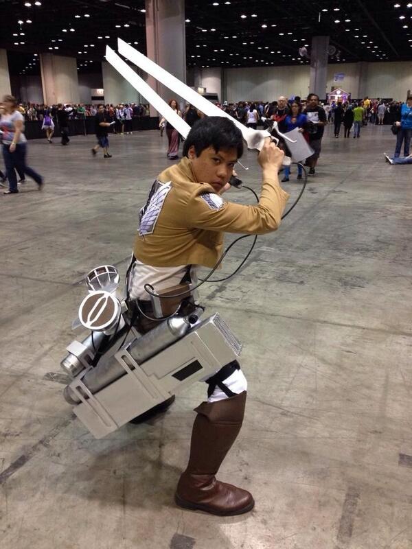 DatFlameKid's tweet photo. The 3D maneuver gear! #AttackOnTitan #Megacon2014 #Cosplay http://t.co/2T2qK2bGGN