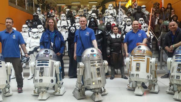 geekchick1980's tweet photo. @UKR2builders #McmComicCon http://t.co/6Jzfe7R0Us