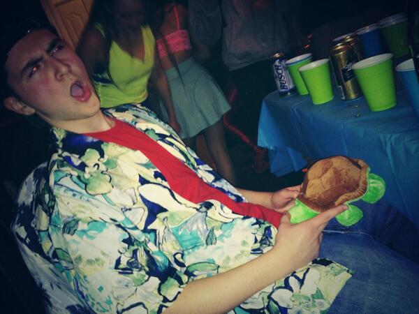 AlleKat1221's tweet image. Adrian got a little too into the under the Sea theme last night #turtlehead @adrianhilts