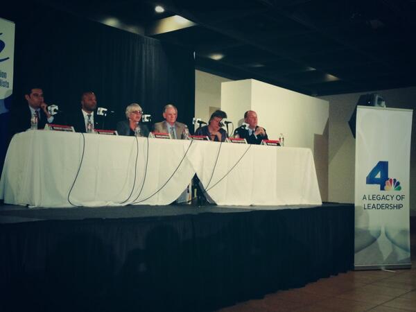 bonnielow's tweet photo. Thank you to the NAHJ LA, NBC4 &amp; MOLAA for hosting today's forum #LBAlcalde http://t.co/eTLVWyQl4G