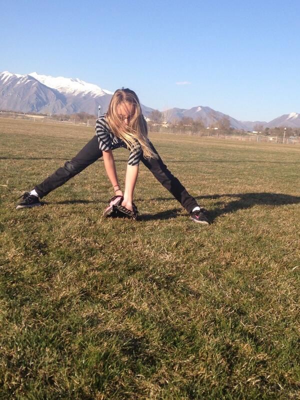 Kenzie_lyn02's tweet image. I told her to keep her glove on the ground.. #smartalec