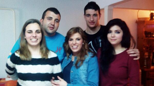 Angela15AG's tweet photo. Celebrando mi cumple con la falimy @son_88_  @TammiiTH http://t.co/tqk9B7afl0