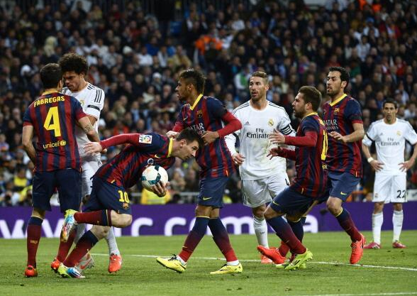 FootballFunnnys's tweet photo. RT if you hate Pepe http://t.co/9pQmOF7Wyo