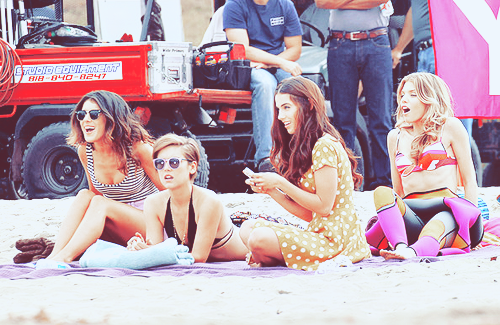 JessicaLStroup's tweet photo. “We miss these girls @shenaegrimes @JessicaLStroup @jessicalowndes @IAMannalynnemcc 90210 #90210Forever <3 http://t.co/ljouDBHa3X” me too!