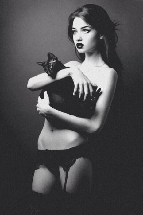 OncePsycho's tweet image. Will you help me hide the body~?