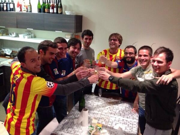 isaacperaire's tweet photo. Brindis per la victòria! Ho guanyarem tot! #gas (foto de @criseuva ) http://t.co/gfuO6UjtI9