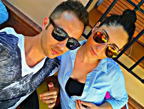 lorenyalex's tweet photo. #con mi fr@n....tardecitas llenas de risas ;)♡ http://t.co/5SJfmYAA9G