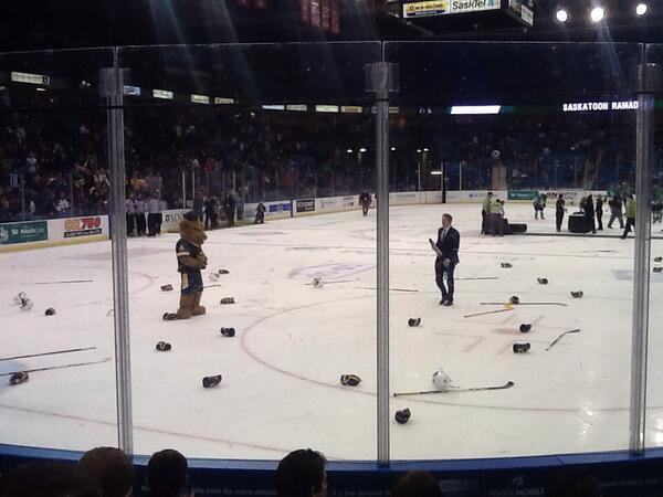 ucup14TweetTeam's tweet photo. And its done. @BearsandPandas take the @HuskieAthletics 3-1 in the Final #ucup14 http://t.co/75R3Yz2Gps