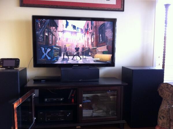 Paynelicious_1D's tweet photo. SLSP ON THE MUCH MUSIC COUNTDOWN I JUST FELL DOWN MY COUCH @5SOS http://t.co/RIpw40vVdo