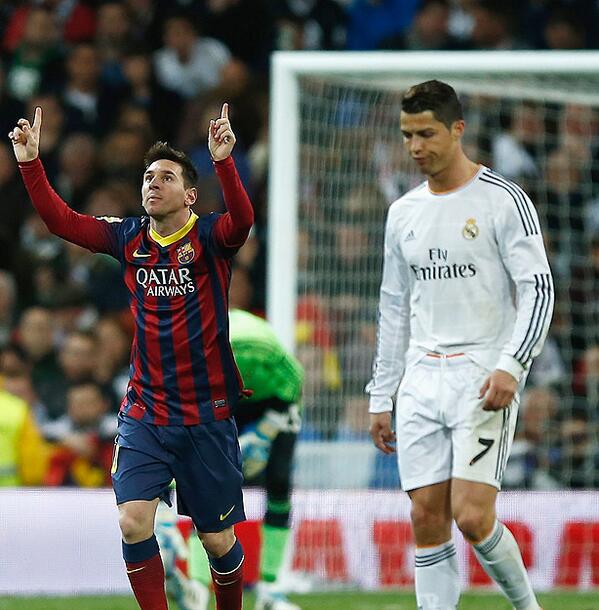 ESPNmx's tweet photo. #Crónica: Barcelona ganó el Clásico y se pone a un punto del liderato. http://t.co/bYfpR5rCm8 http://t.co/uRvajHFoAa