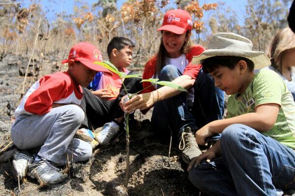 YVKE_Mundial's tweet photo. Activado en Caracas primer núcleo ecologista del país http://t.co/2VHg9pkYg8  #ConMaduroTriunfaLaPaz http://t.co/vSxwGgxTjQ