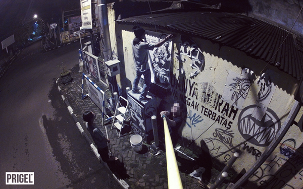 Four junction traffic light, around alun-alun asmara - Ungaran #lastnight #wheatpaste #cutandprint #propaganda