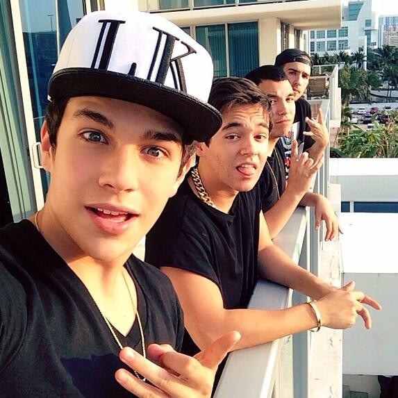 AwPerfectMahone's tweet photo. BABES http://t.co/ZoEO97UySK