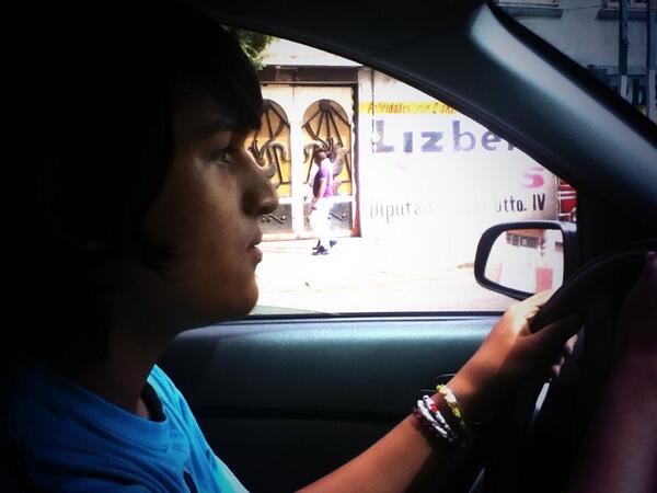 juanogamer's tweet photo. Yo manejando  xD http://t.co/RXF5Ngr7im