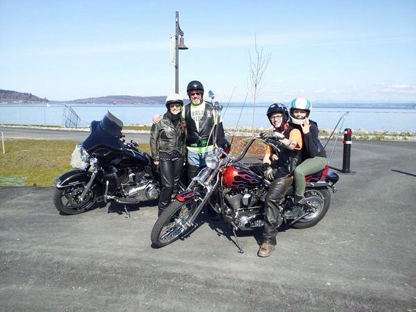 CwizZlLE's tweet photo. Had a blast today in the sunshine today @HannahDahlquist #harley #tacoma #bikerfamily http://t.co/sibGtp30Br