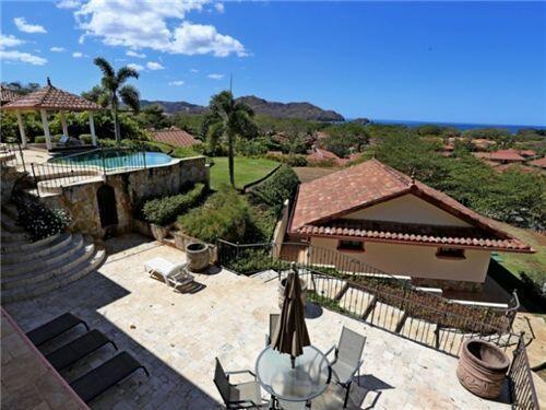 GoLocallyGlobal's tweet photo. Take in the sights of #Costa Rica paradise.  What are you waiting for?  It's Pura Vida. http://t.co/ootc5G0SlZ http://t.co/fDRua6IK4l
