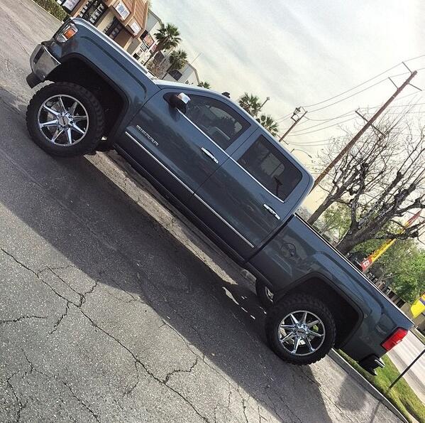 DPROffroad's tweet photo. @crownsuspension with the new GMC Sierra on DPR Stealth Wheels
#Dproffroad #Offroad #Liftedtrucks #Truckdaily #GMC http://t.co/SiTUtB1ea3
