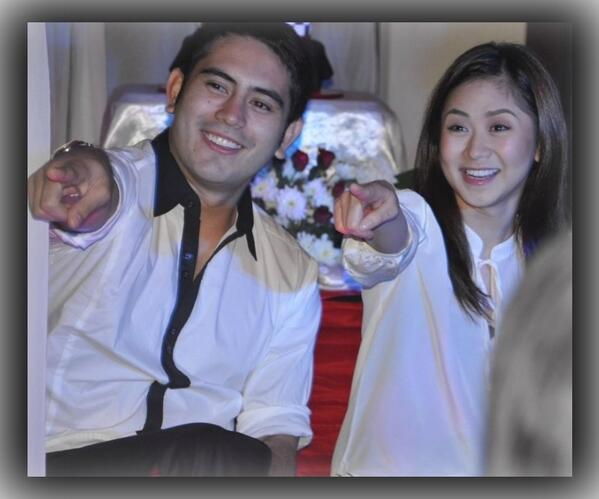 shinelazaro's tweet photo. Ikot-ikot lang, ikot-ikot-ikot🎶🎼🎤
Minsan inisip lumayo na lang
Ngunit hindi kita maiiwan
#AlamNa #Inspiration 💙😇🙏✌😍 http://t.co/8Pt12LLXBW