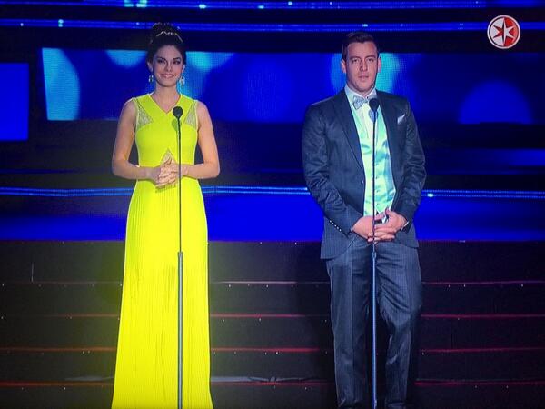 liviabritoof's tweet photo. @JUANDIEGOCOVA1 y yo presentando en #PremiosTVyNovelas @TvyNovelasMex #TeamLiviaBrito http://t.co/ANMwvpCsex