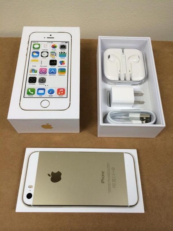 FreeAppIeiPhone's tweet photo. RETWEET if you want a gold iPhone 5s! One rule - you must be following @TheFunnyTeens to enter! DMing winner shortly. http://t.co/8qQo8Okxxc