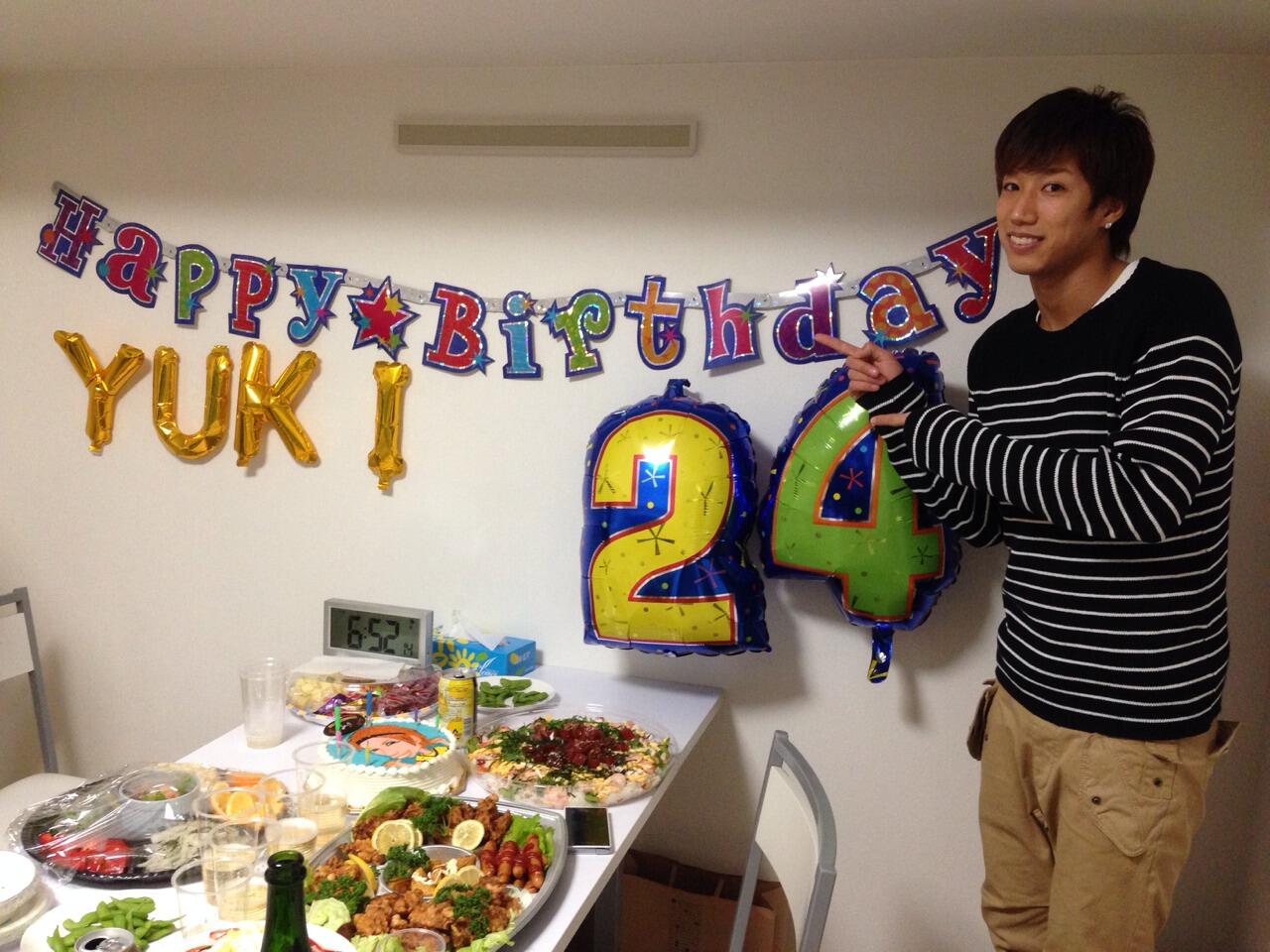 大津祐樹 Yuki Otsu 24歳になりました 怪我を早くなおしてピッチに戻れるようがんばります たくさんのメッセージありがとうございました サプライズをしてくれた友達のみんなもありがとう Http T Co Kqoivppsqm Twitter