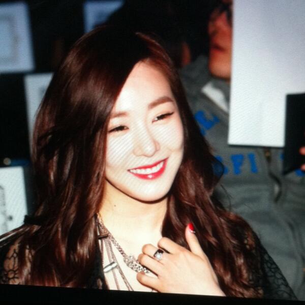 [PIC][24-03-201]Tiffany tham dự "Steve J & Yoni P 2014 F/W Seoul Fashion Week" vào trưa nay BjeAbg8CAAA3PU5