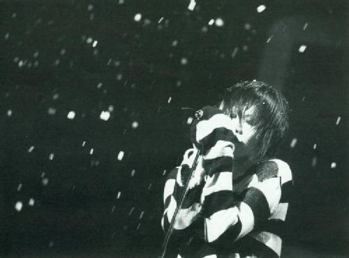 Sweet_Perdition's tweet photo. A mo a plastic tree! ♥ >-<¡ http://t.co/riRv7X25LM