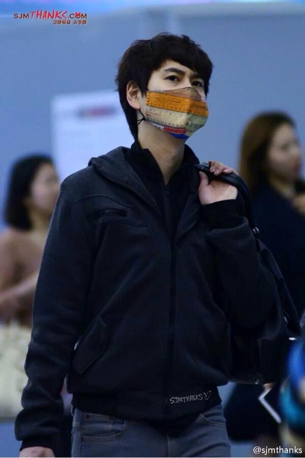 StellaTWloveKyu's tweet photo. 140321 Kyuhyun at Incheon Airport going to Beijing (Cr. Sjmthanks) #SuperJuniorM #SWING #SJMCOMEBACK wow strong eyes http://t.co/d2kVxsAiiA