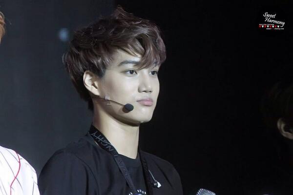 EternalEXO's tweet photo. His lips + sweat = dies *^* http://t.co/I8VDFdzBFo