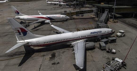 elEconomistaes's tweet photo. #ÚltimaHora Malaysia Airlines comunica a los familiares que todos los pasajeros  están muertos http://t.co/ulP2qq3iYO http://t.co/7kHoUCkmpr