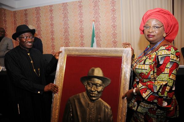 R_abati1990's tweet photo. Pic 55: President Jonathan &amp; Amb. Nimota Akanbi at a meeting with the Nigerian community, Netherlands, on Sunday. http://t.co/utFh7KSGZP