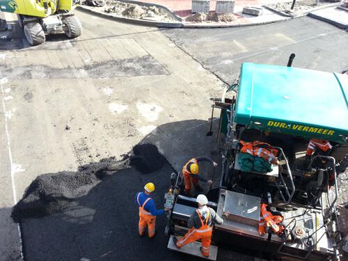 Gem_Uithoorn's tweet image. Vandaag asfalteren #hoofdontsluiting #oudedorp #uithoorn #asfalteren @DuraVermeer foto's: bit.ly/192UWRj