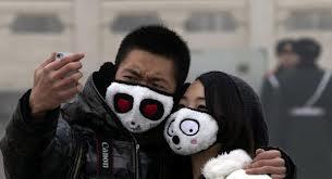 ChinaPollution_'s tweet photo. companies have started to make stylish masks for people in cities who must wear mask to do everyday things #smogsucks http://t.co/fezk1lhvUp