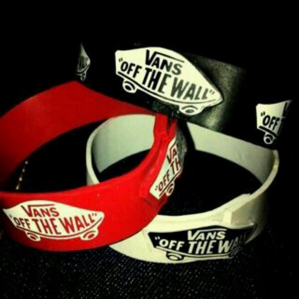 bracelet vans off the wall 