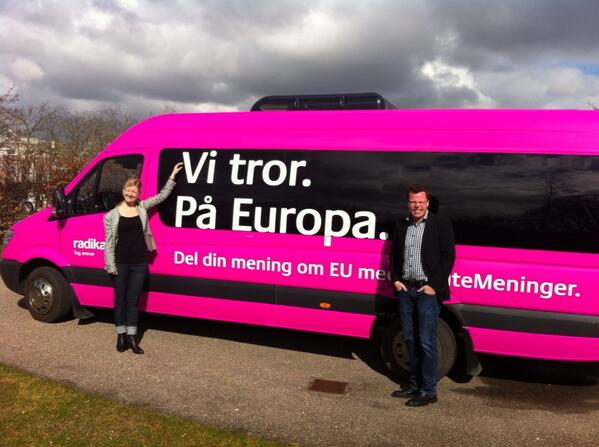 Radikale endegyldigt amok i magenta-rus... ”