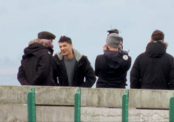LilLiwin's tweet photo. Oh Hi Zayn. #clevedonpier #clevedonpieronedirection #clevedon #OneDirection #zaynmalik http://t.co/5kwIyE3SQM