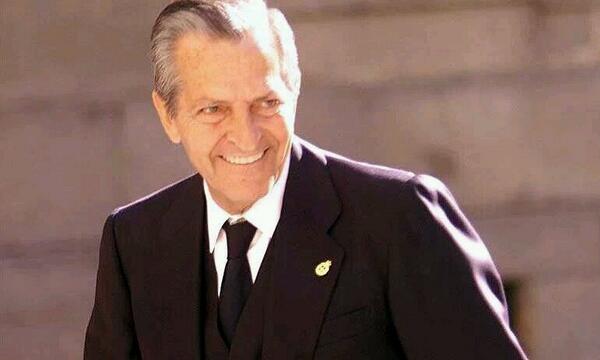 MoveonupES's tweet photo. Todos.. deberian de ser como el, descanse en Paz http://t.co/mQ25vYyOPA