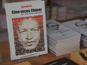 laradiodelsur's tweet photo. “Cien veces Chávez” fue el libro más vendido de la Filven 2014 http://t.co/8tceoLSuTz #ConMaduroTriunfaLaPaz http://t.co/vRZ9HDyAWR