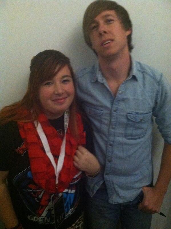 Kercee1's tweet photo. Met @Peezeethemadcap it was awesome meeting all of @Alesana I can now say I love them! http://t.co/6TbDqp3TEB