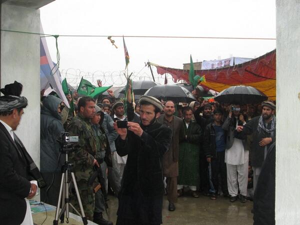 QutbuddinHilal's tweet photo. د پروان او کاپیسا ولایتونو غیور او میړنی قومونو خپل ملاتړ له ښاغلی انجینر صاحب هلال څخه اعلان کړ http://t.co/E64q5HlneB