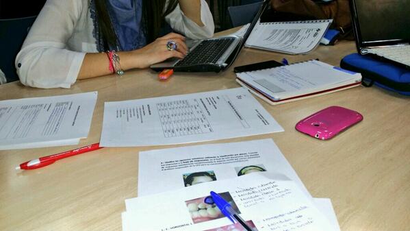 Marieta_46's tweet photo. Tarde de trabajo con @iisabelags, @AnaGar310 y #marta 📖📎📚📌💻 http://t.co/d7yihg9z2A